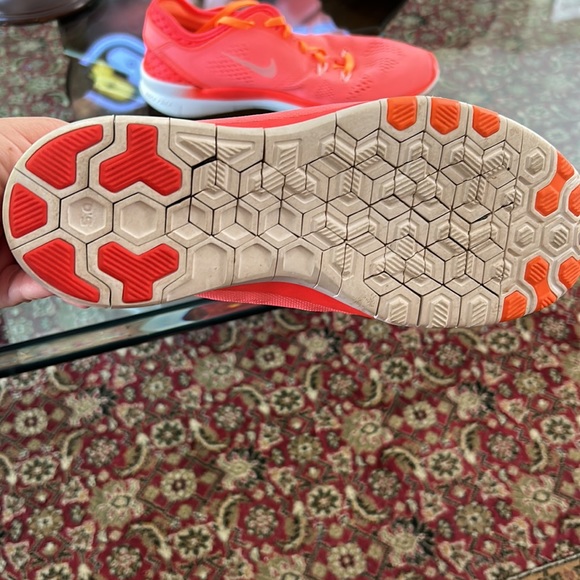 Women’s Nike sneakers great condition. - Picture 2 of 3